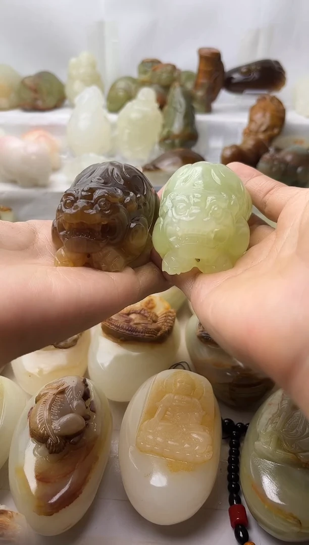 石材林**子方解石手把件不退换貔貅两只