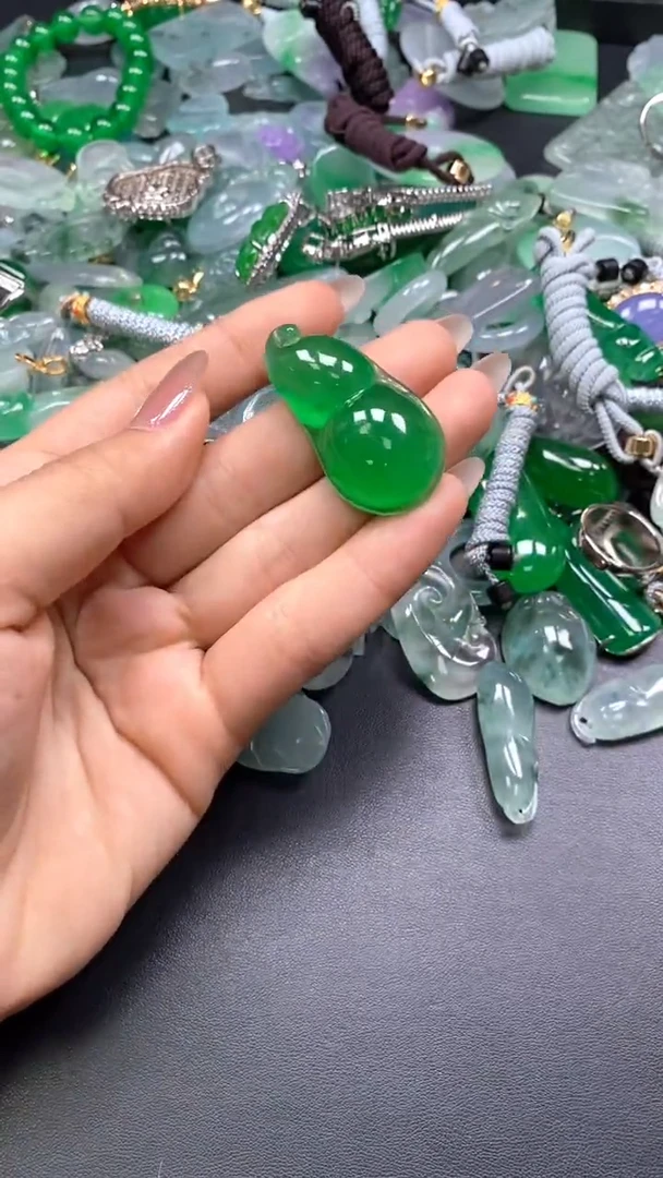 颈饰未镶嵌翡翠(配扣头多样性发其一）129