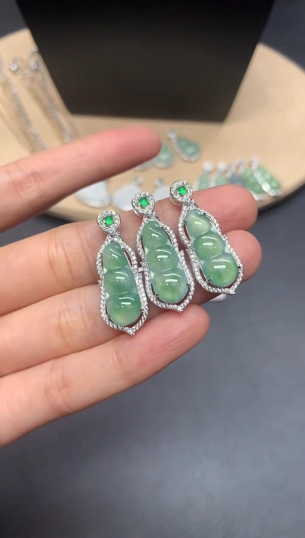 【闪购商品】翡翠吊坠(不含链)银S925镶嵌福豆【多样性发其一】