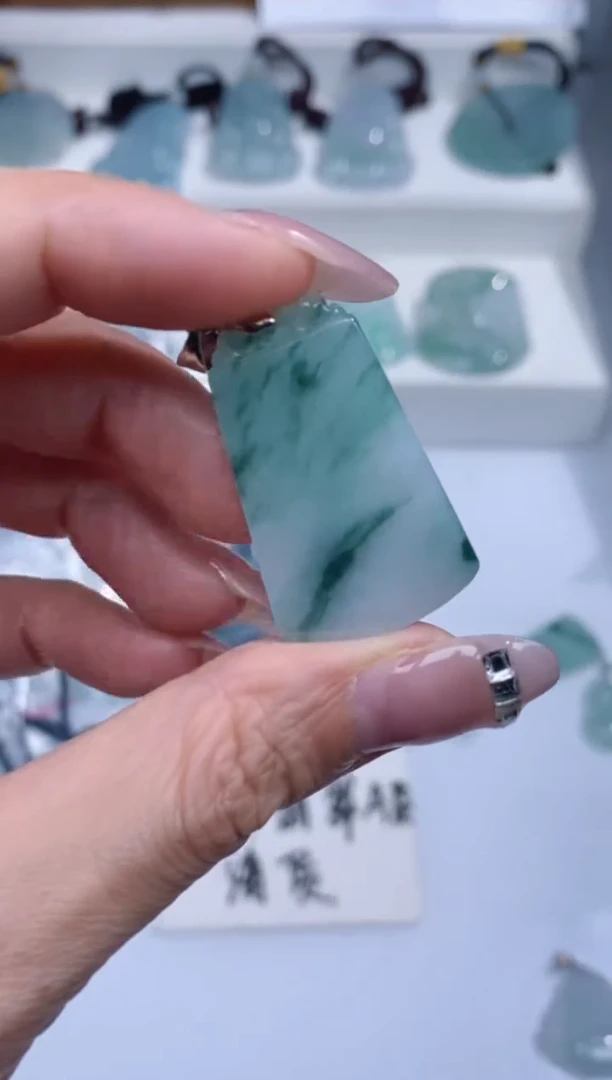 颈饰未镶嵌翡翠吊坠