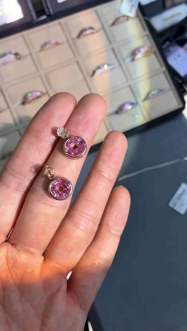 吊坠彩色蓝宝石18K金镶嵌【闪购】不低于1.0ct/多样性发货