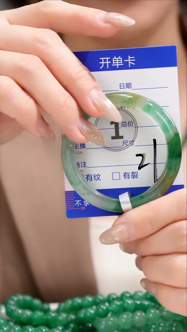 未镶嵌手镯石英质玉（非洲翠） 未镶嵌 手镯 石英质玉（非洲翠）