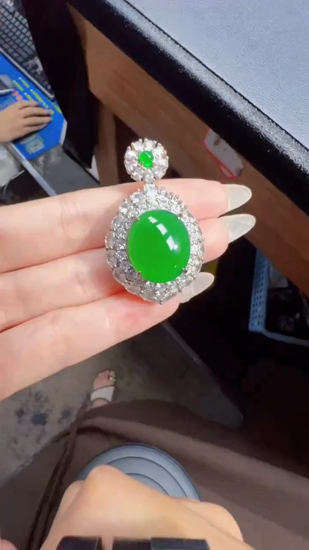 未镶嵌定制翡翠翡翠A货有轻微色差属于正常现象，蛋面多样性发货1
