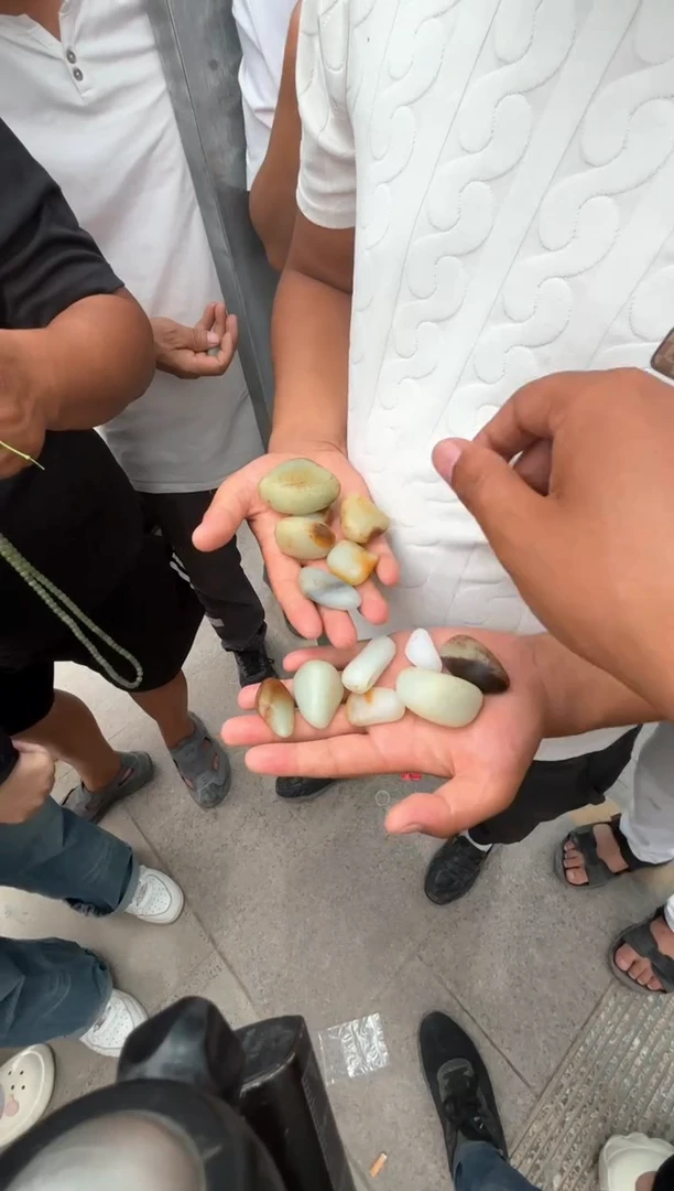 和田玉未镶嵌挂件无****?和田玉原石