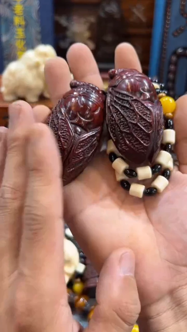 檀香紫檀（小叶紫檀）金蝉手把件