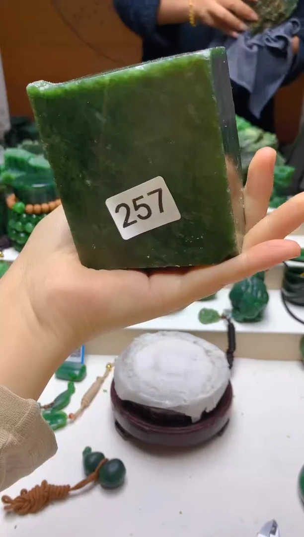 未镶嵌和田玉（碧玉）珠宝半成品0