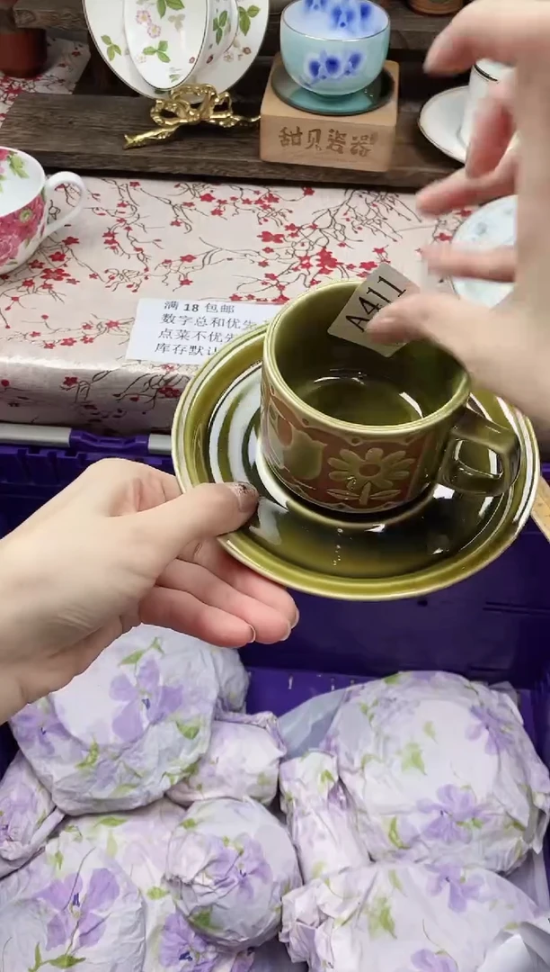 瓷片猪*贝      A411