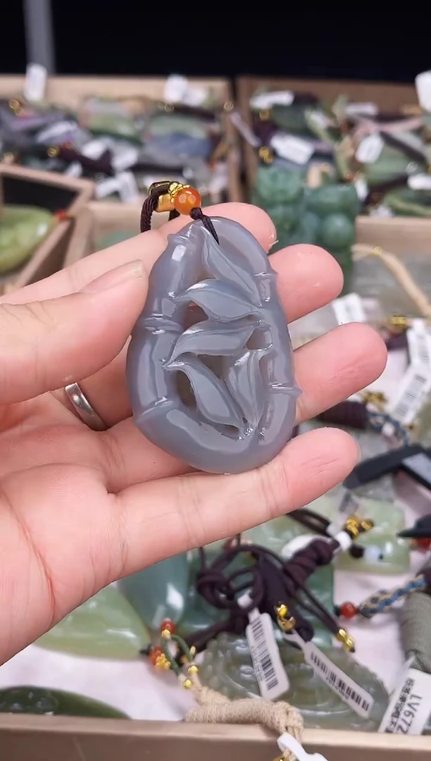 颈饰未镶嵌和田玉1