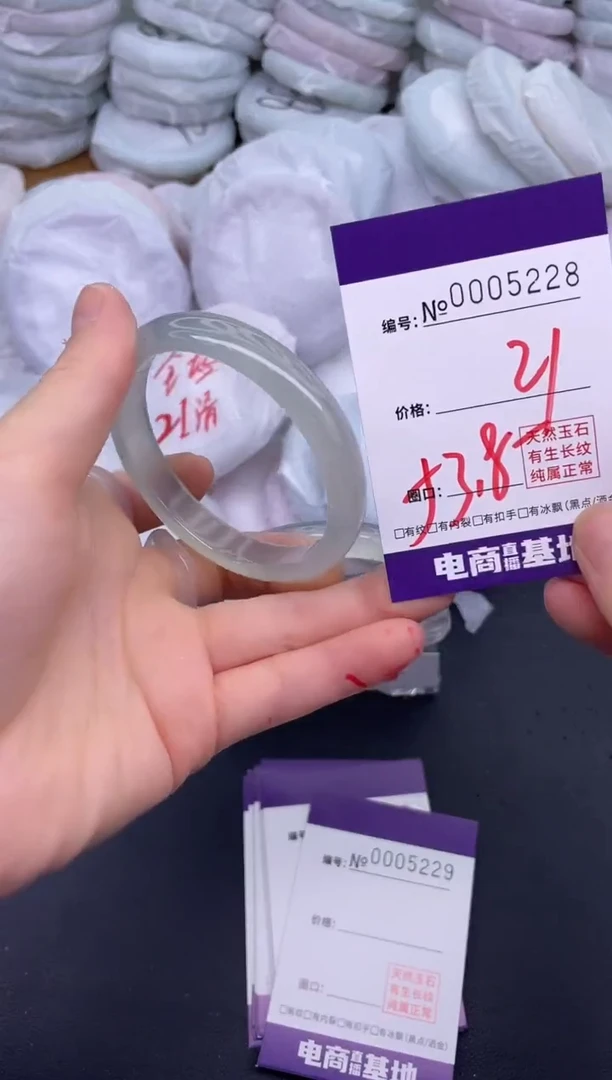 玛瑙/玉髓手镯未镶嵌5228