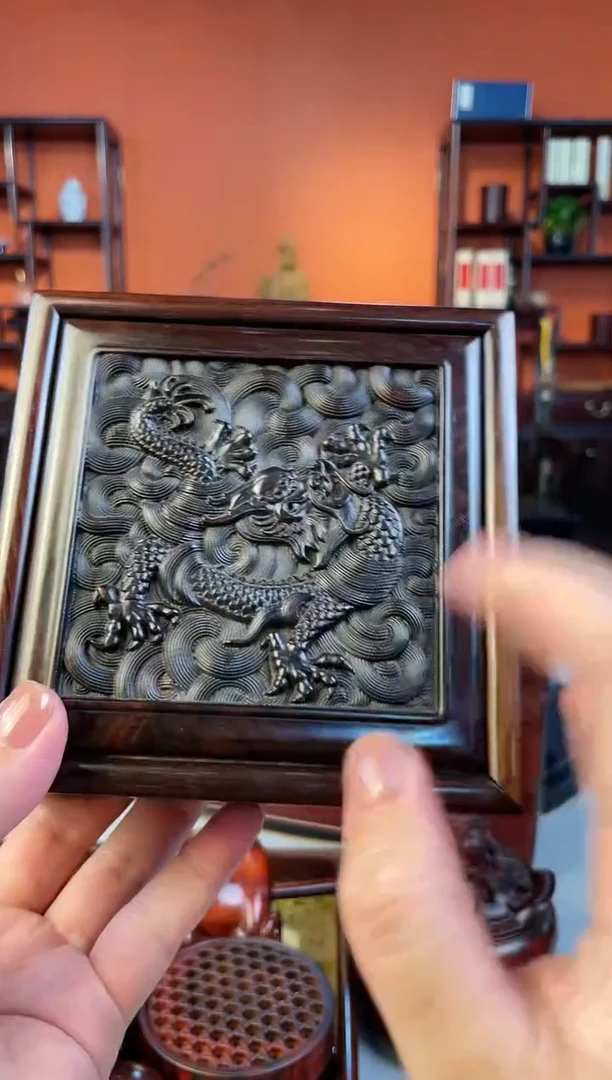 交趾黄檀（大红酸枝）雕刻龙盒