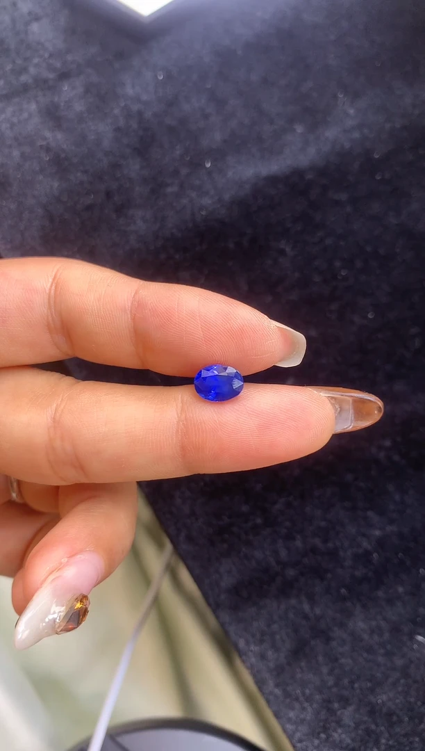 蓝宝石裸石未镶嵌2.06克拉明亮皇家蓝