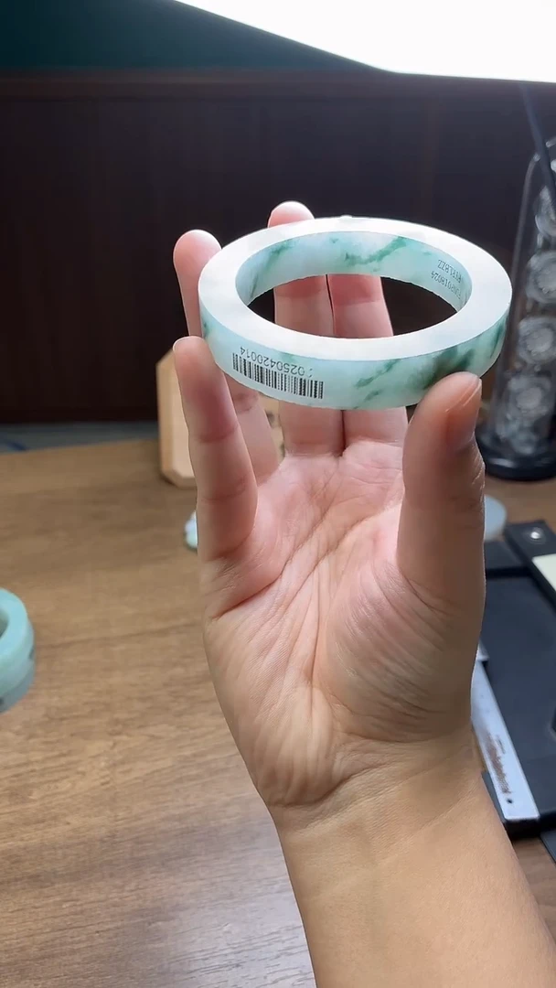 未镶嵌手镯定制翡翠北****险定制