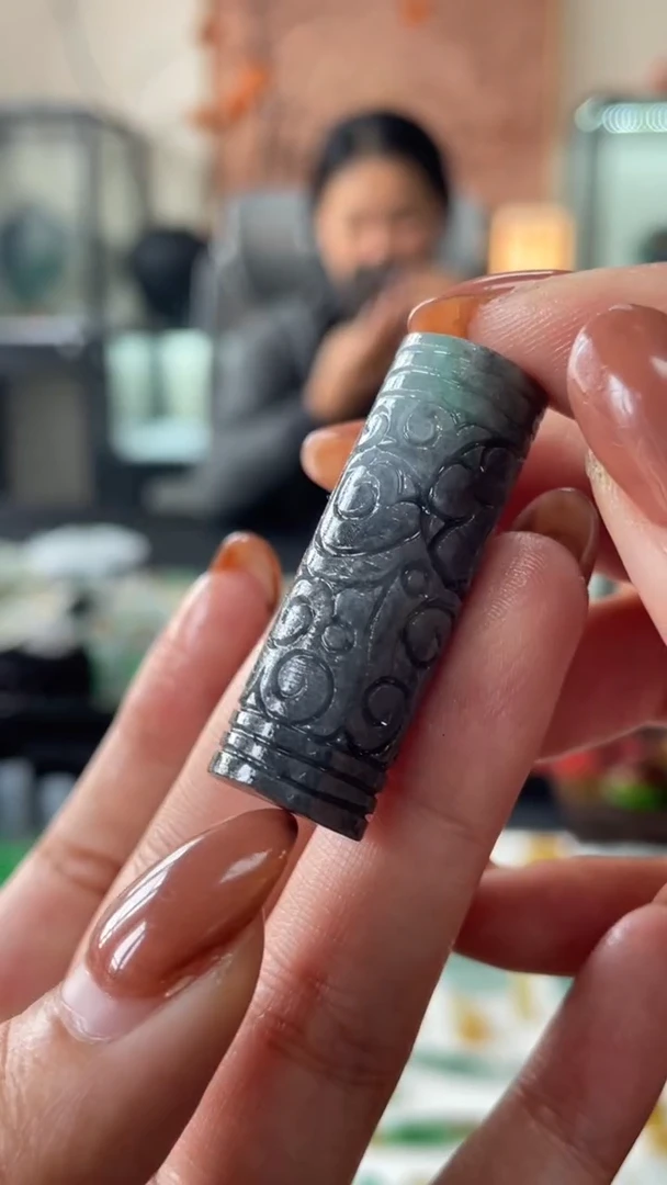 【闪购商品】定制翡翠未镶嵌乌鸡筒珠198