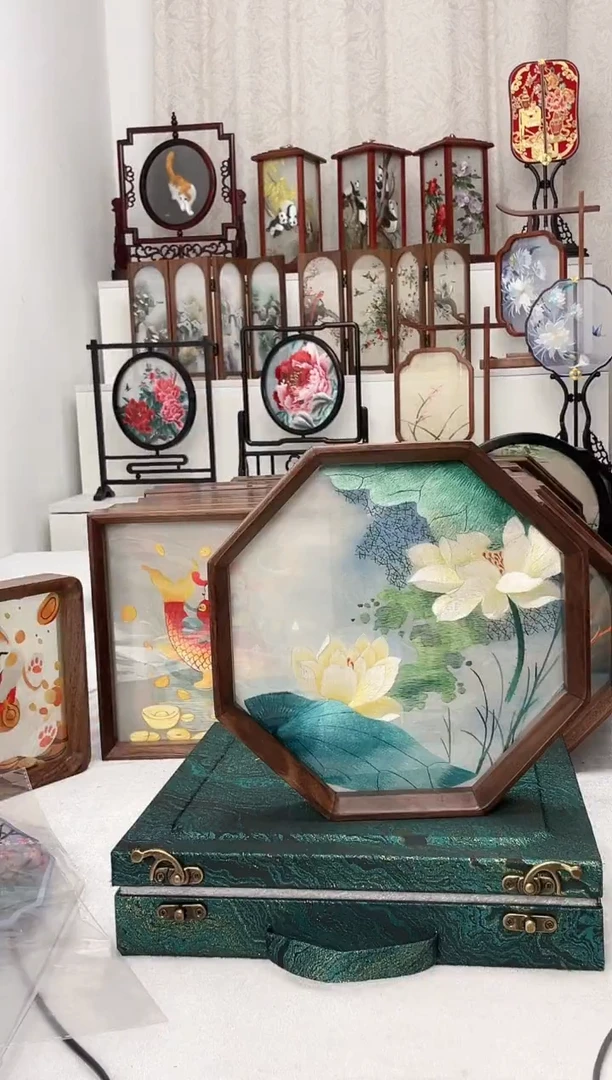 扇子苏绣作品手工摆台
