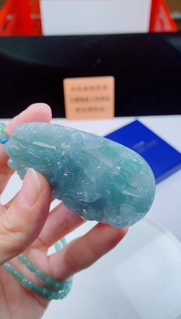 颈饰未镶嵌翡翠