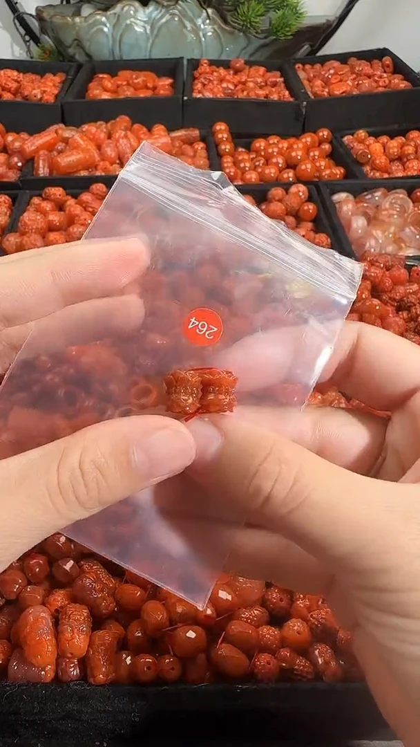 颈饰未镶嵌南红玛瑙1