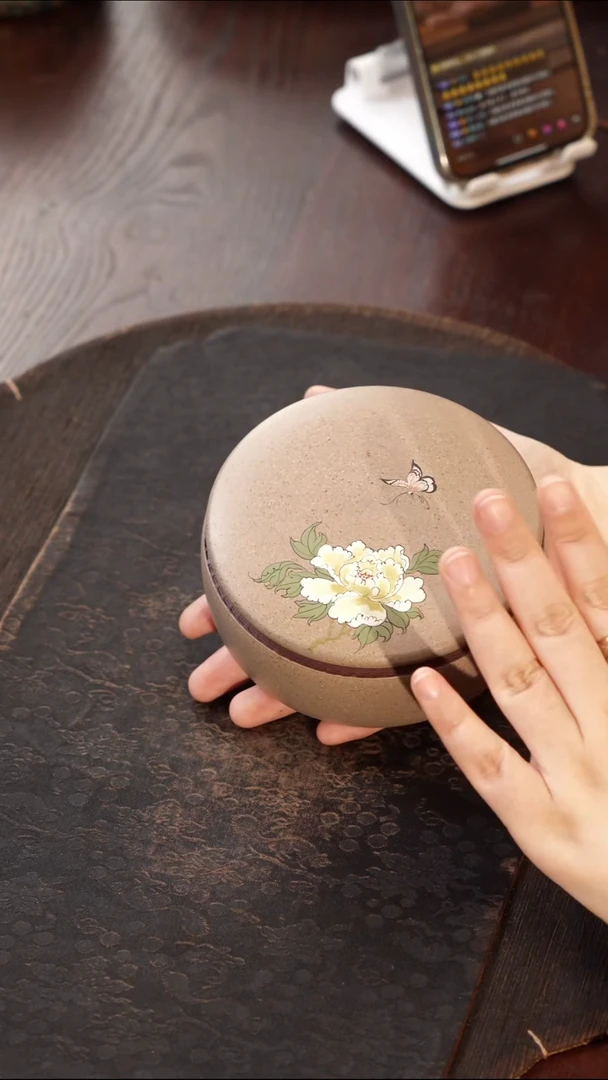 紫砂茶叶罐定窑白泥绘牡丹蝴蝶醒茶罐