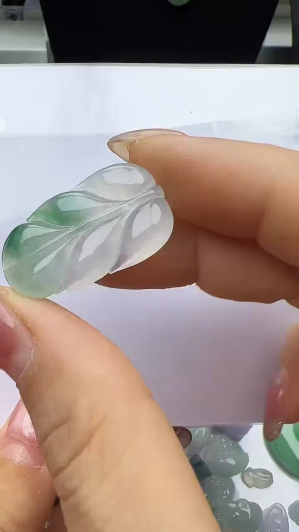 【闪购商品】翡翠颈饰未镶嵌叶子吊坠