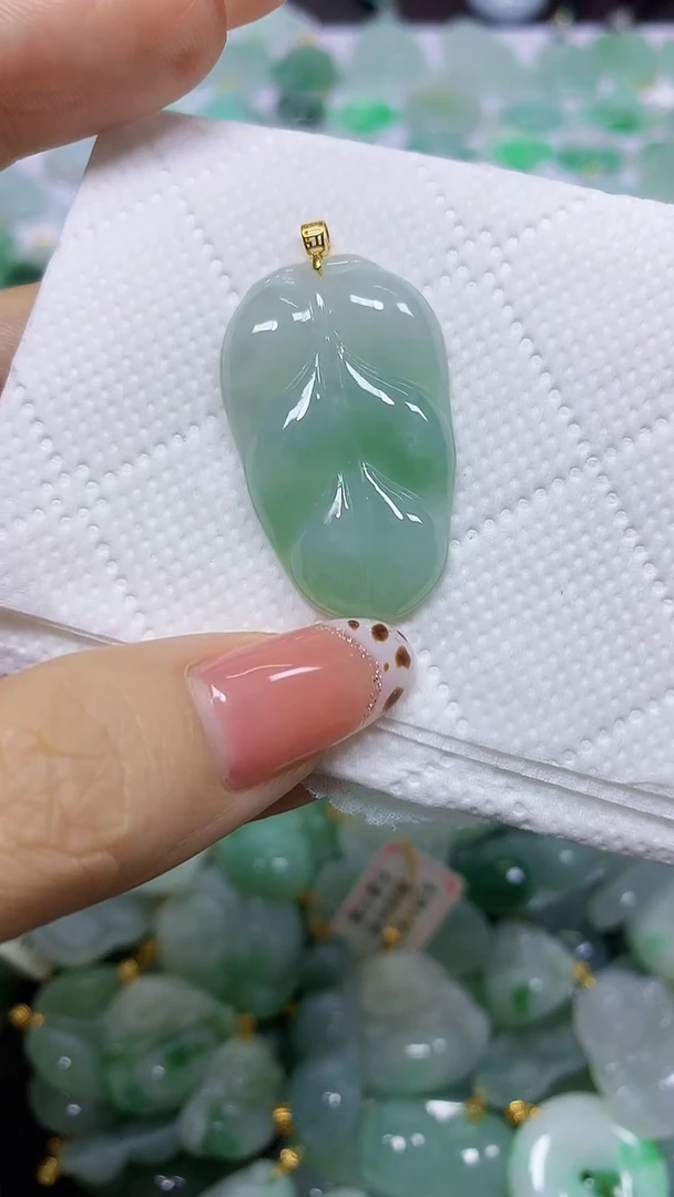 颈饰18K金镶嵌翡翠天然翡翠A货