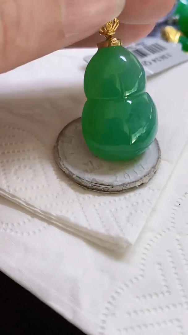 颈饰18K金镶嵌翡翠葫芦