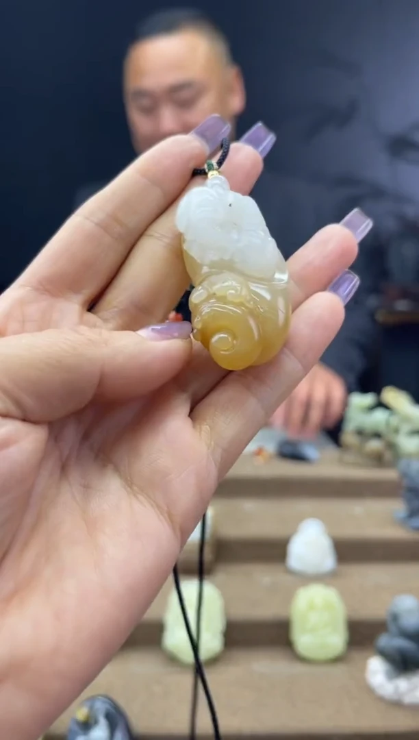 颈饰未镶嵌和田玉1