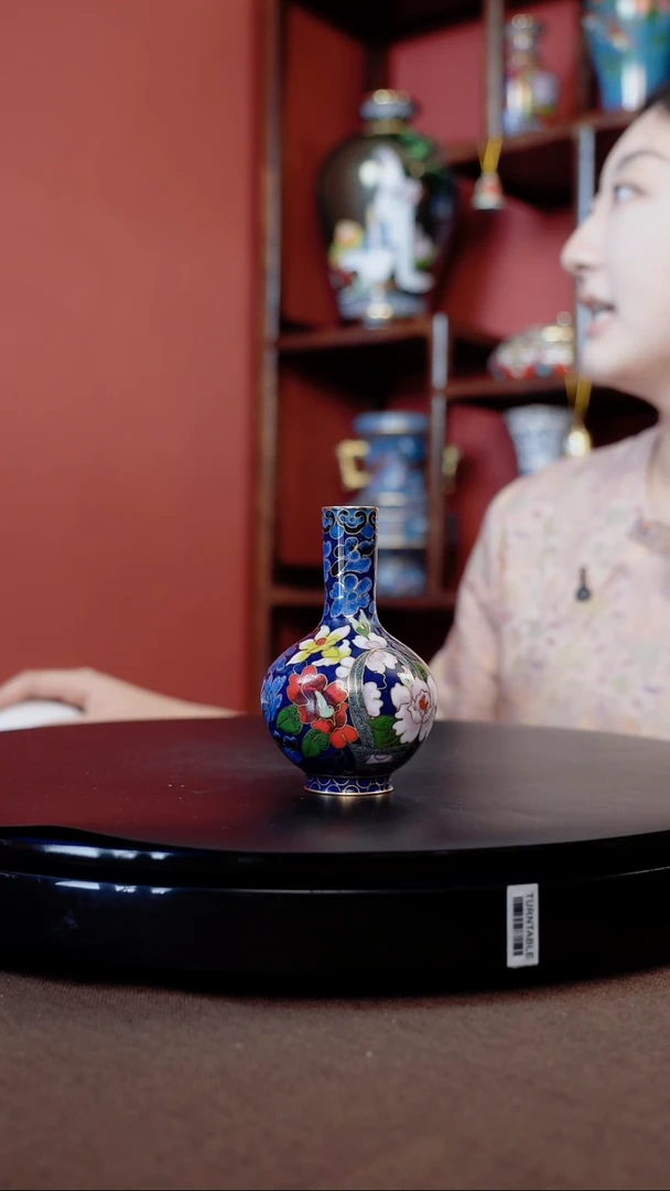 景泰蓝    万花天球瓶