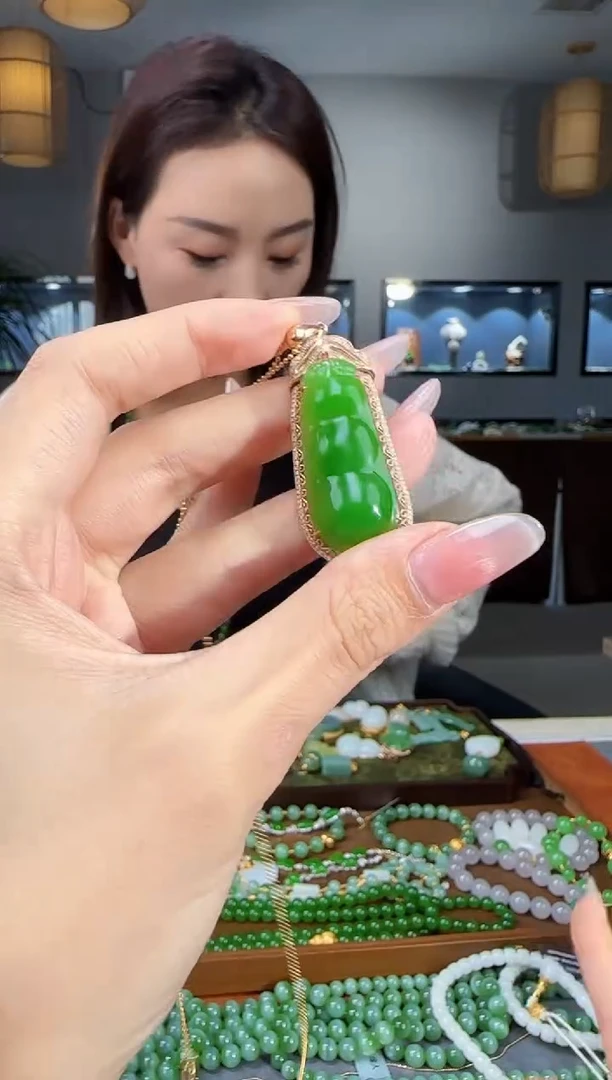 吊坠(不含链)18K金镶嵌和田玉1