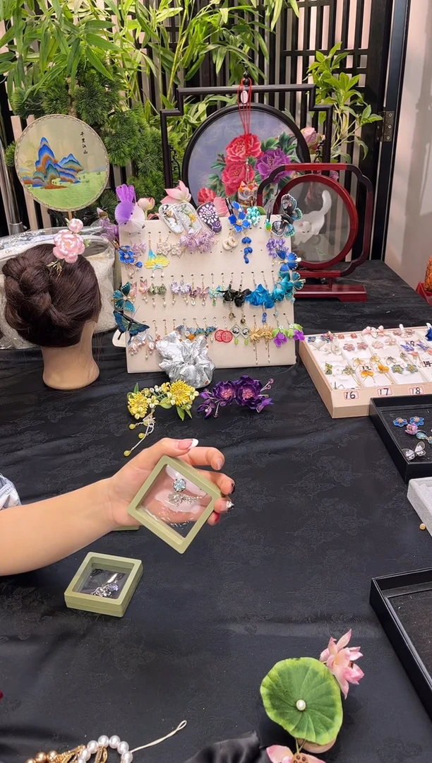 织绣心***洁非遗手工苏绣饰品