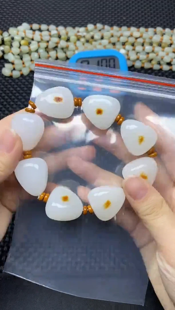未镶嵌手链和田玉，**。手串