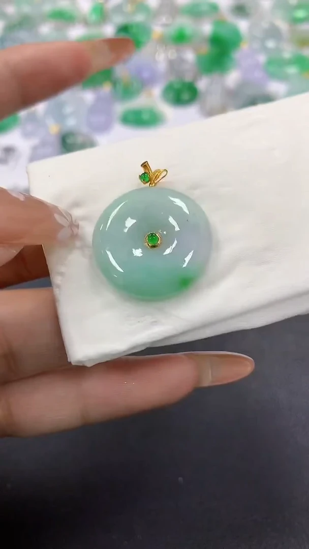 颈饰18K金镶嵌翡翠a货假一赔三支持复检百元上9元证书费自理