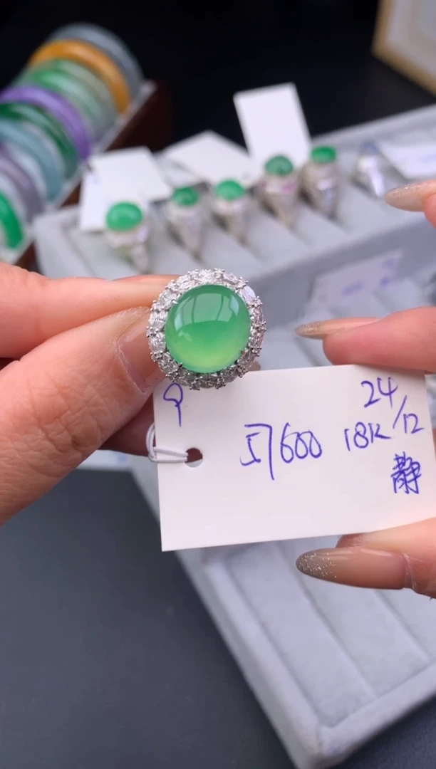 18K金镶嵌戒指翡翠假一赔三 挂件