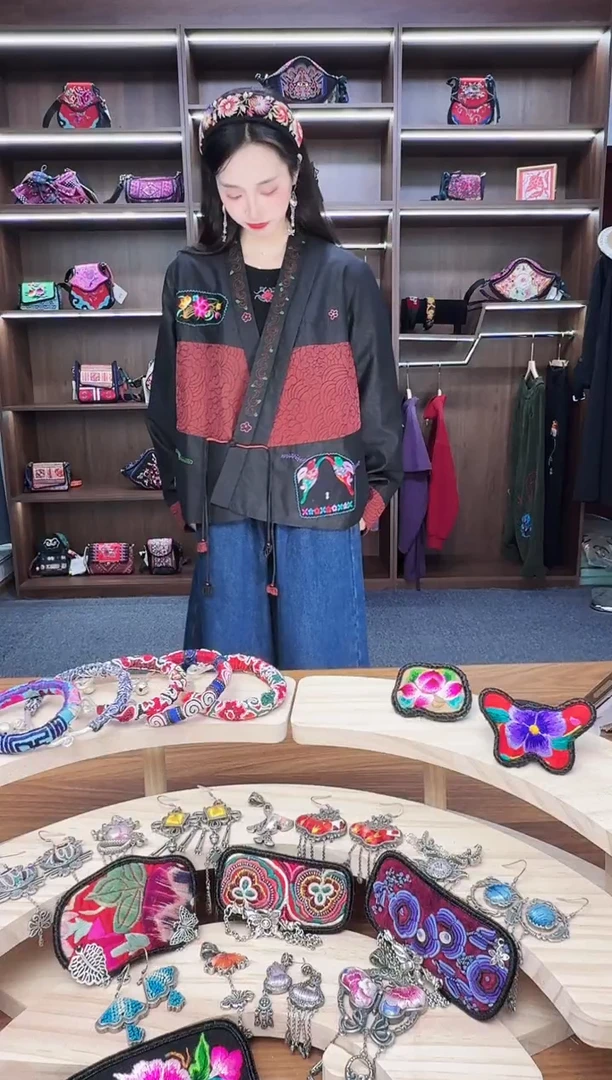 织绣随**流A85蒙阿苏苗绣传承店