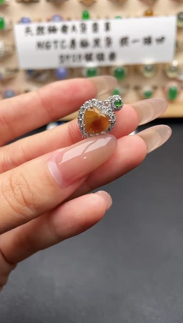 未镶嵌戒指翡翠一物一证一礼盒