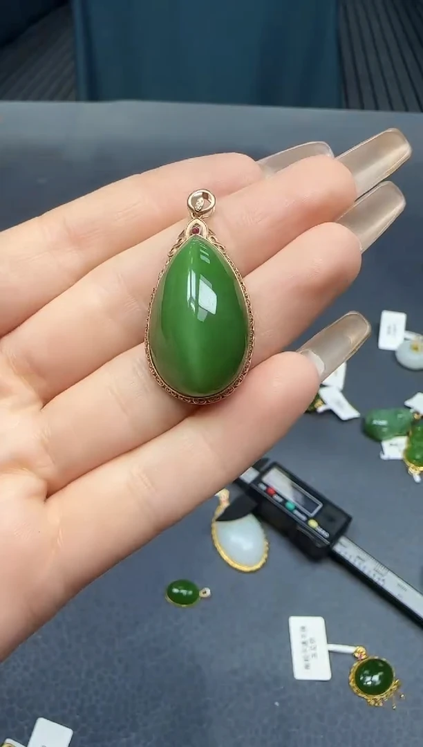 【闪购商品】和田玉挂件18K金镶嵌1