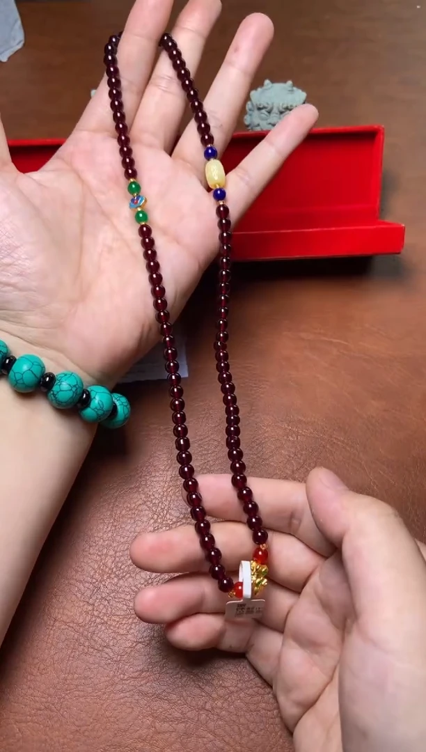 手串精品红色项链一条