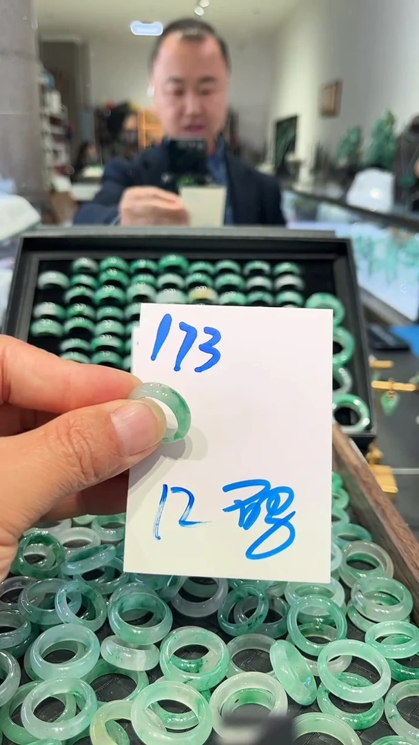 未镶嵌戒圈石英质玉非洲翠