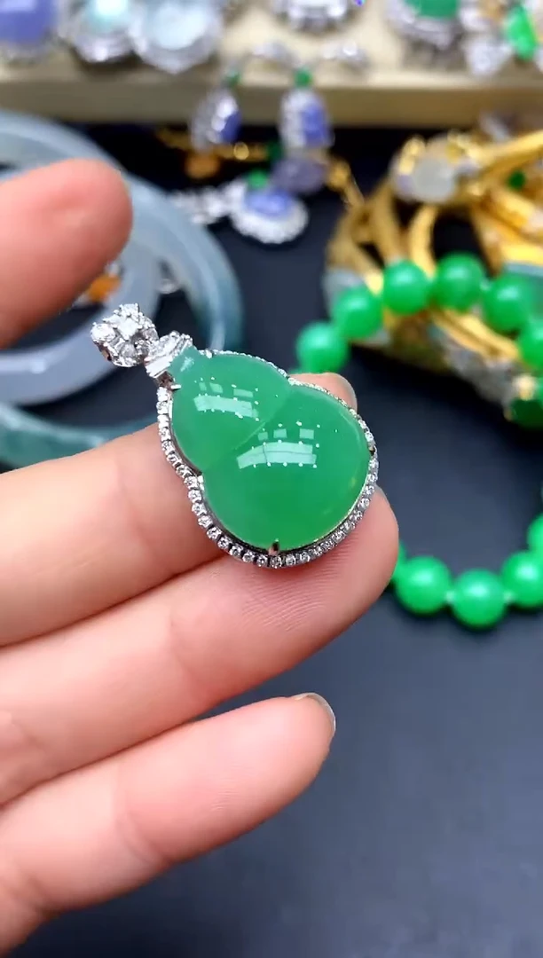 颈饰18K金镶嵌翡翠508 -中国好珍宝