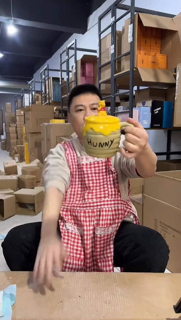 【闪购商品】杯陶瓷维尼带盖杯