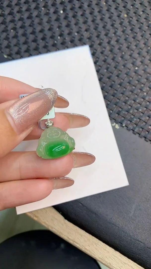 颈饰18K金镶嵌翡翠1