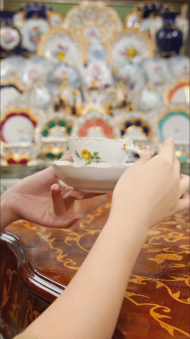 瓷m****i米多家中古瓷器如图所示70