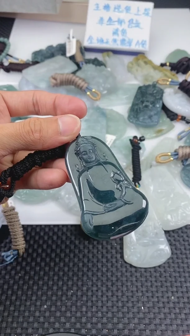翡翠未镶嵌颈饰