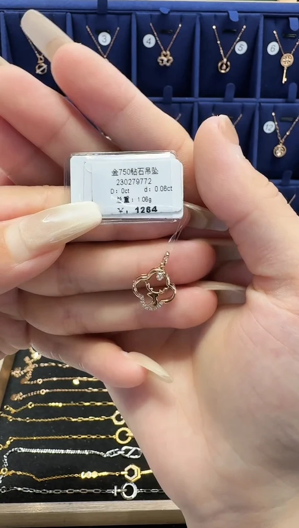 18K金镶嵌钻石吊坠(不含链)吊坠