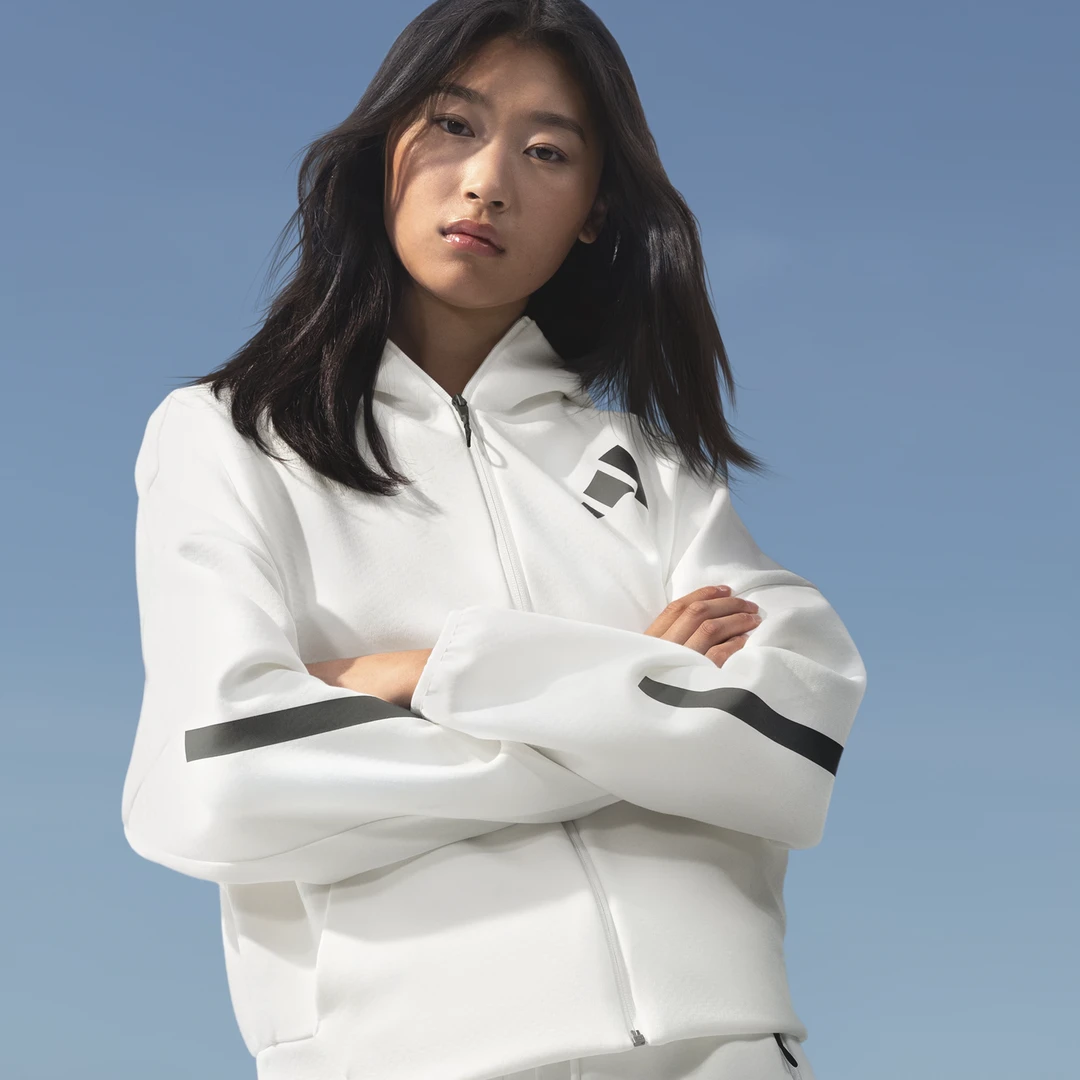 adidas/阿迪达斯女子黑标制服亲肤柔软轻薄保暖夹克外套 JE7849