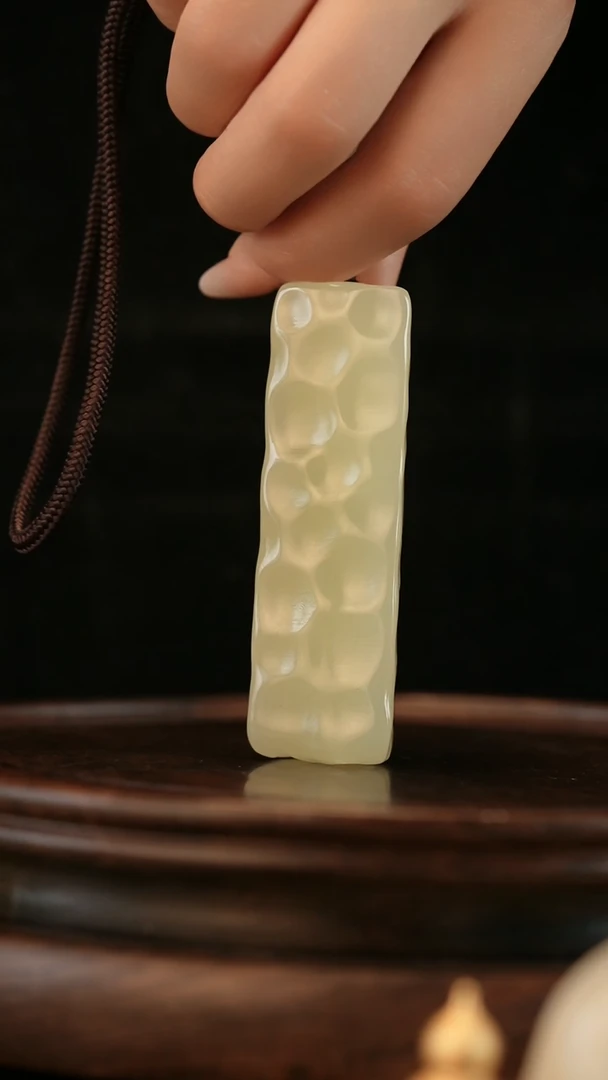 云南石竹叶青雕刻：小奶酪