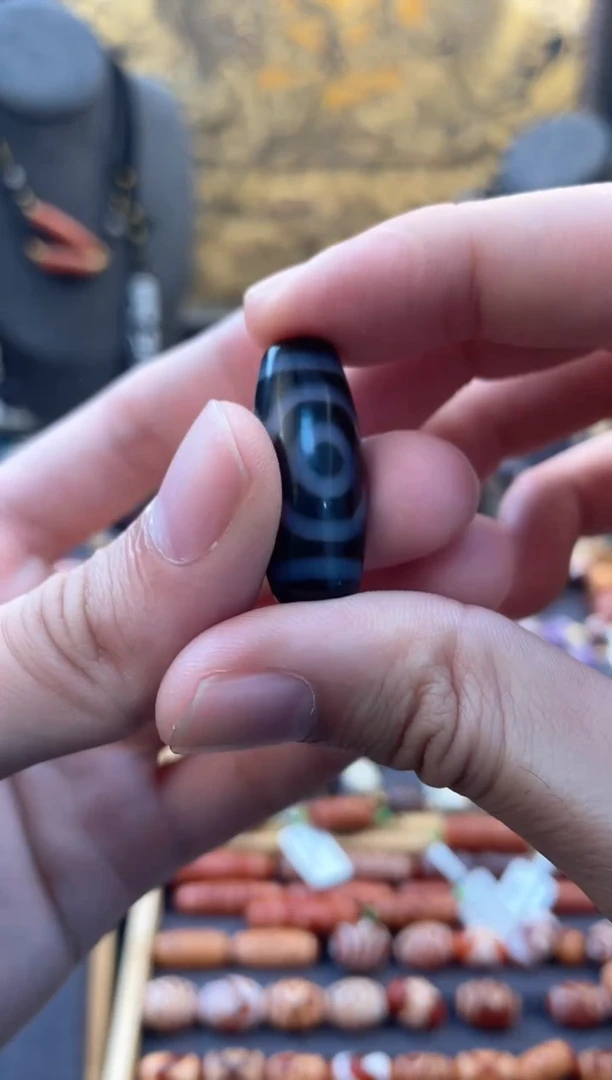 玛瑙/玉髓颈饰未镶嵌蓝沁熊猫三眼