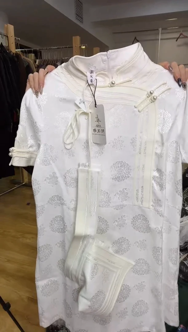 连衣裙       2XL码    130-140斤