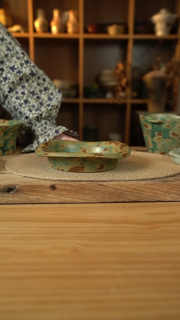 黄绿色系列的宽边帽子盘1个