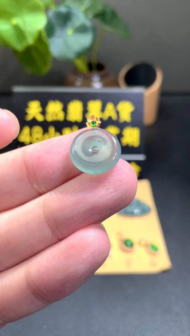 颈饰18K金镶嵌翡翠翡翠A货