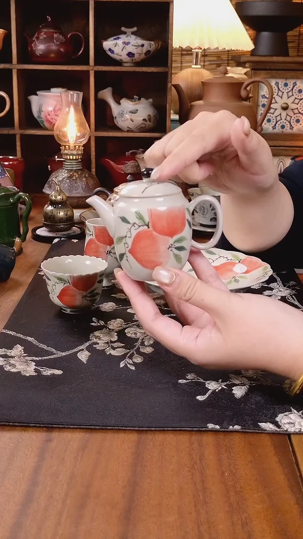 水蜜桃手绘直筒壶