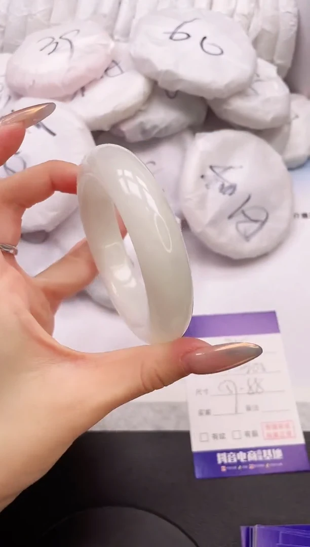 【闪购商品】和田玉手镯未镶嵌31K75-57